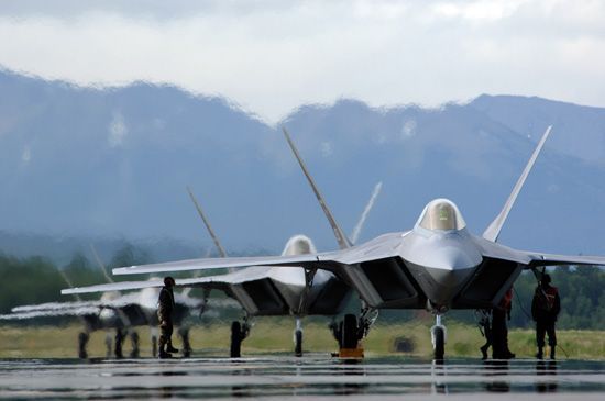 資料圖：美國空軍列裝的F-22隱形戰(zhàn)斗機(jī)。
